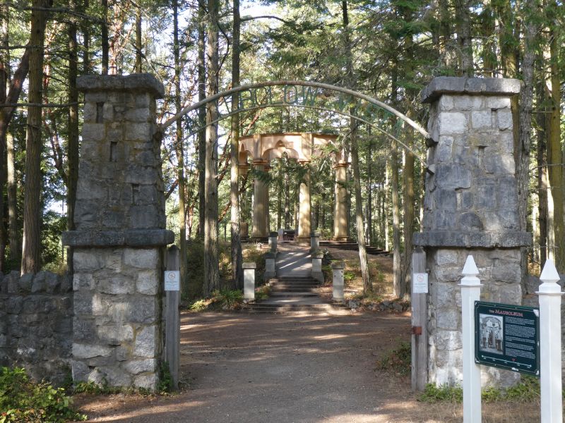 Mausoleum ...