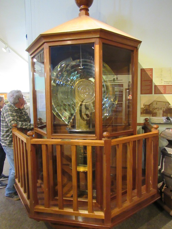 Fresnel lighthouse lens
