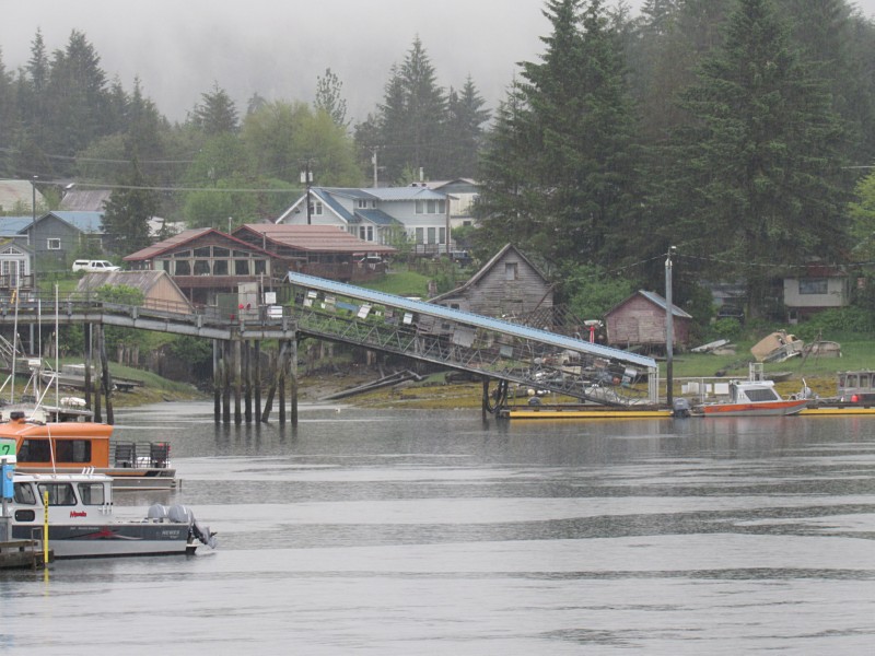 Dock ramp at<br />low tide.