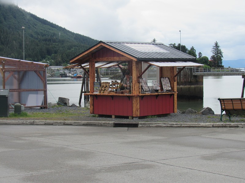 Garnet shop, run<br />by Reba's mom ...